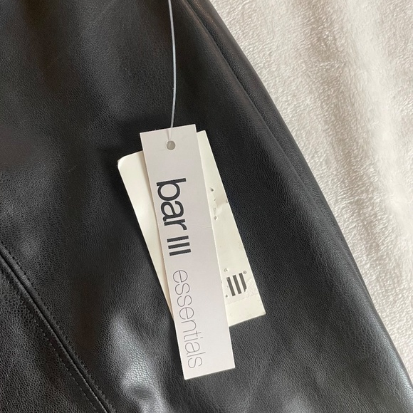 ❌ SOLD NWT - BAR III WOMEN'S SLIT-HEM FAUX-LEATHER DEEP BLACK LEGGINGS, SIZE S - Picture 3 of 5